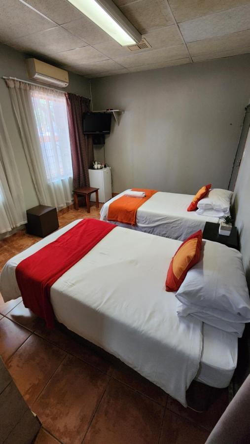 Hotel Casa Feliz à Potgietersrus Extérieur photo