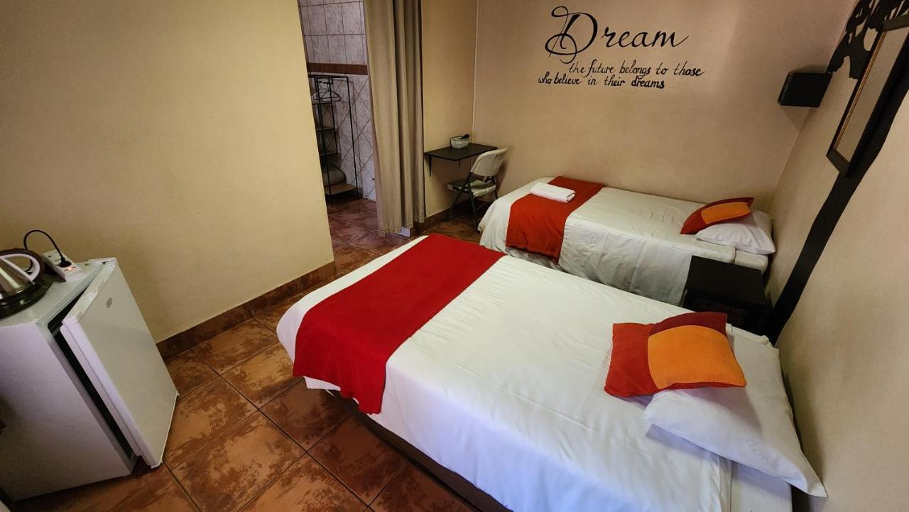 Hotel Casa Feliz à Potgietersrus Extérieur photo
